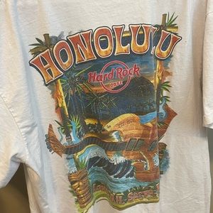Honolulu hard rock cafe graphic tee